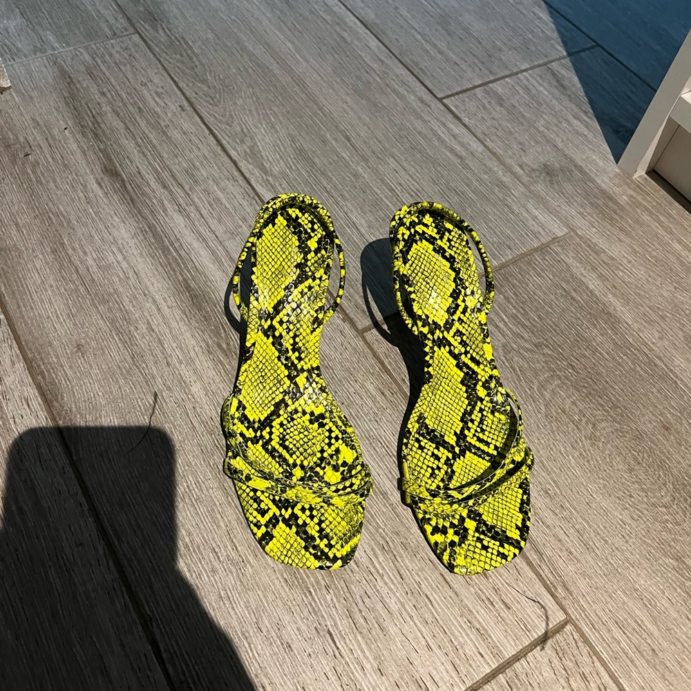 Zara kitten heel